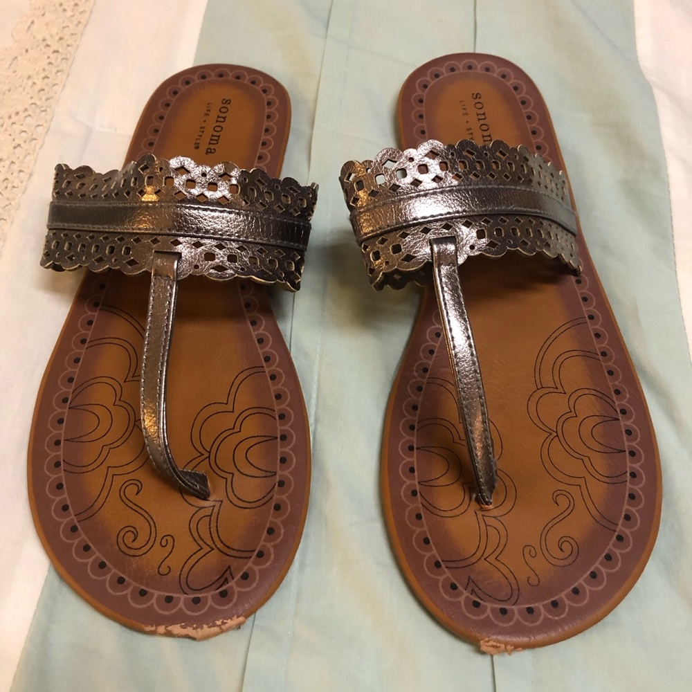 Sonoma bronze thong flip flop sandal, size 9